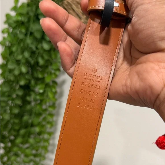 Gucci tan Leather Belt with Gold GG Emblem - Picture 2 of 3